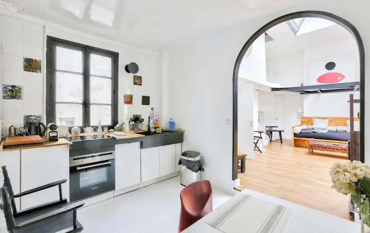 Apartment On Rue Pierre Fontaine Paris France